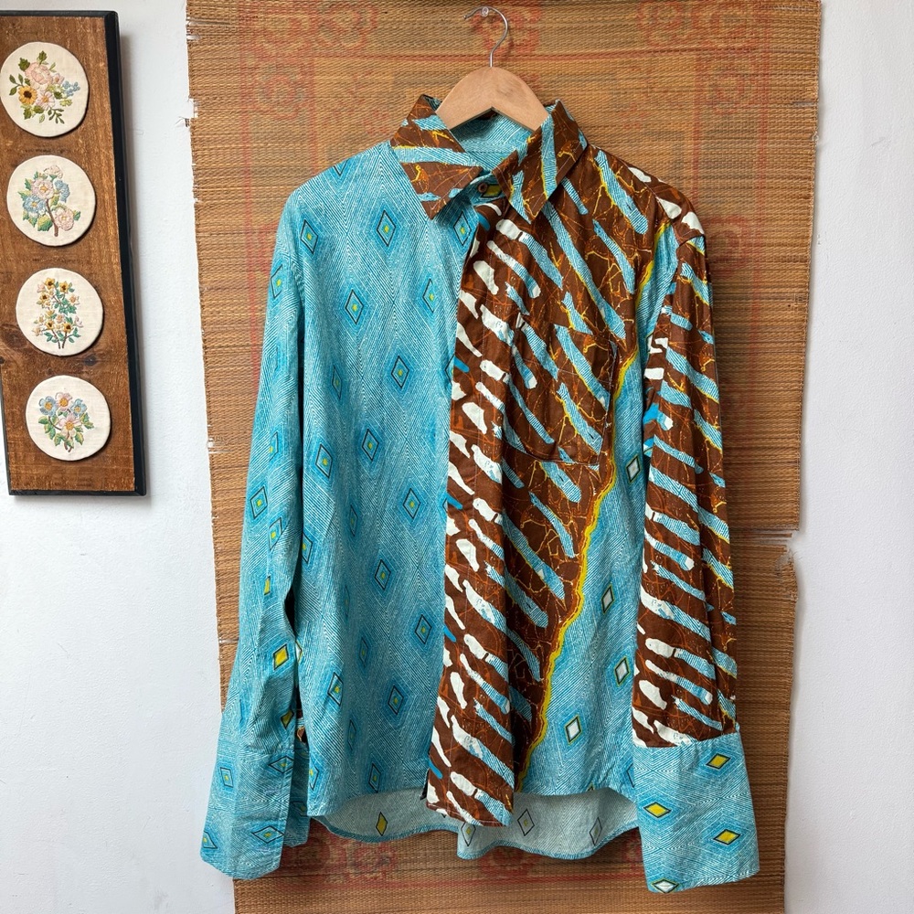 Avantgarde Psychedelic Geometric Patterned Button… - image 2